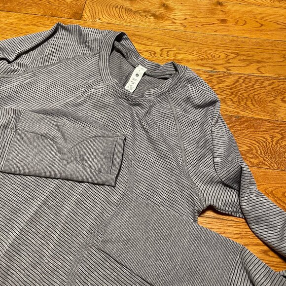 EUC Lululemon Swiftly Tech Long Sleeve Shirt 2.0 Waist Race Sz 8 Stripes Grey - Picture 2 of 3